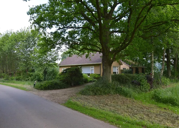 Relax, Explore, And Dine In Aalten Vakantiehuis *