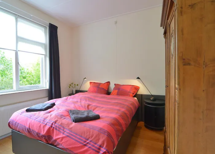 Relax, Explore, And Dine In Aalten Feriehus IJzerlo